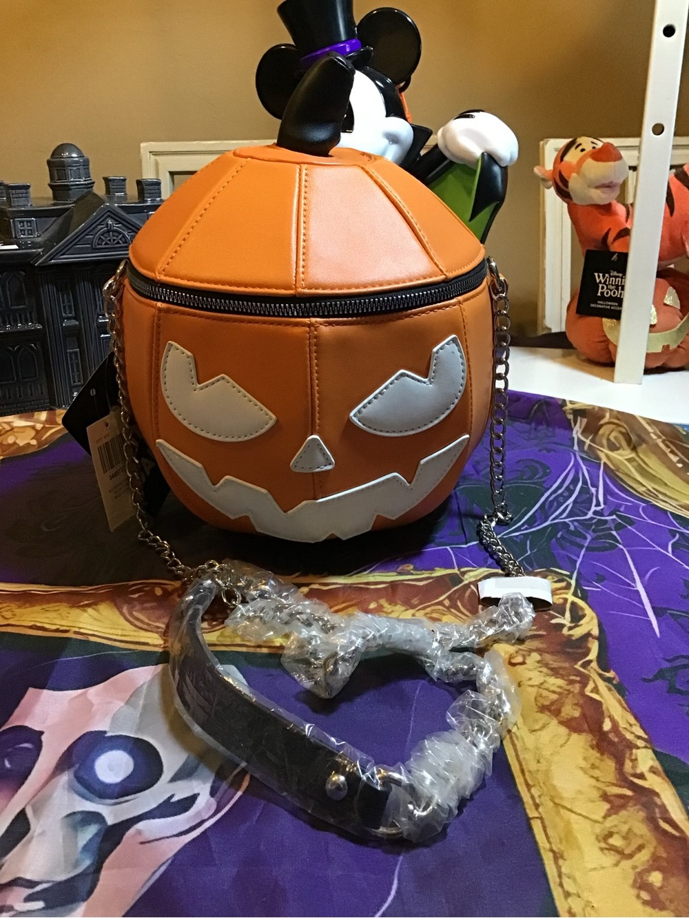 Pumpkin glow in the dark figural crossbody bag -NEW